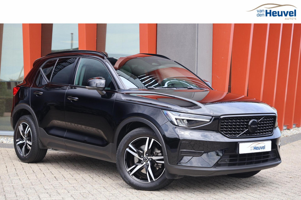 Volvo XC40 B3 Plus Dark | Stoelverwarming | Trekhaak | Parkeercamera | H/K | Memory Stoelen | Glossy Black | Keyless 54910039-0.jpg | Van den Heuvel Auto's B.V.