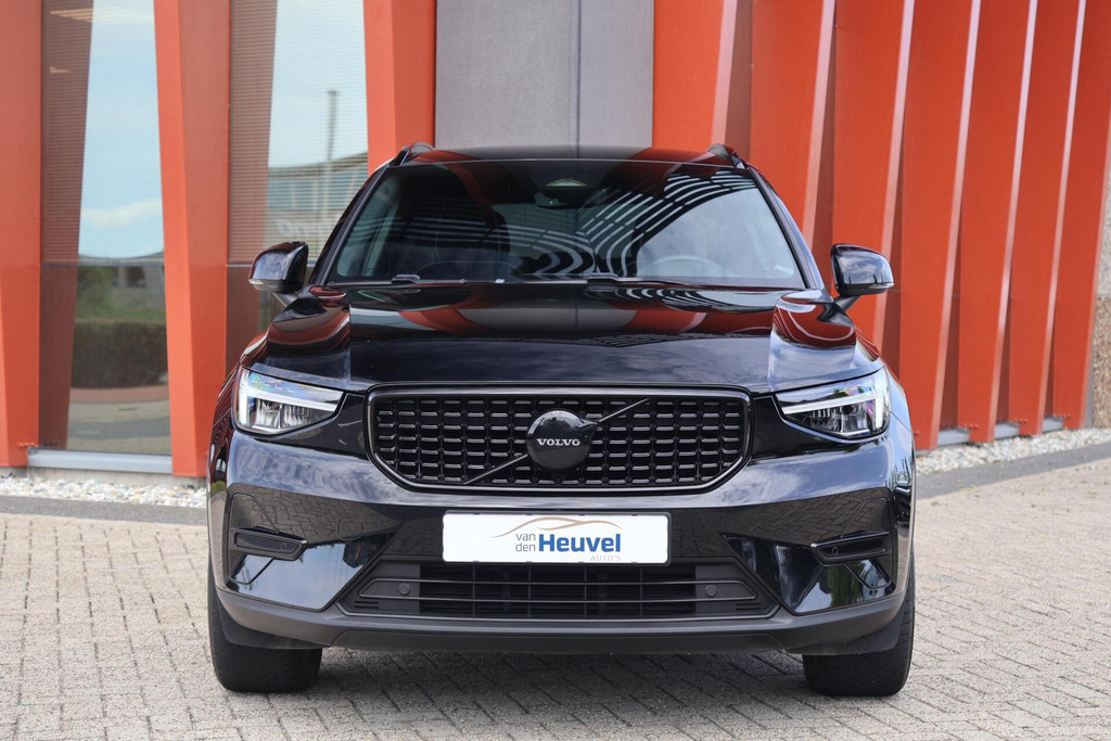 Volvo XC40 B3 Plus Dark | Stoelverwarming | Trekhaak | Parkeercamera | H/K | Memory Stoelen | Glossy Black | Keyless 54910039-1.jpg | Van den Heuvel Auto's B.V.