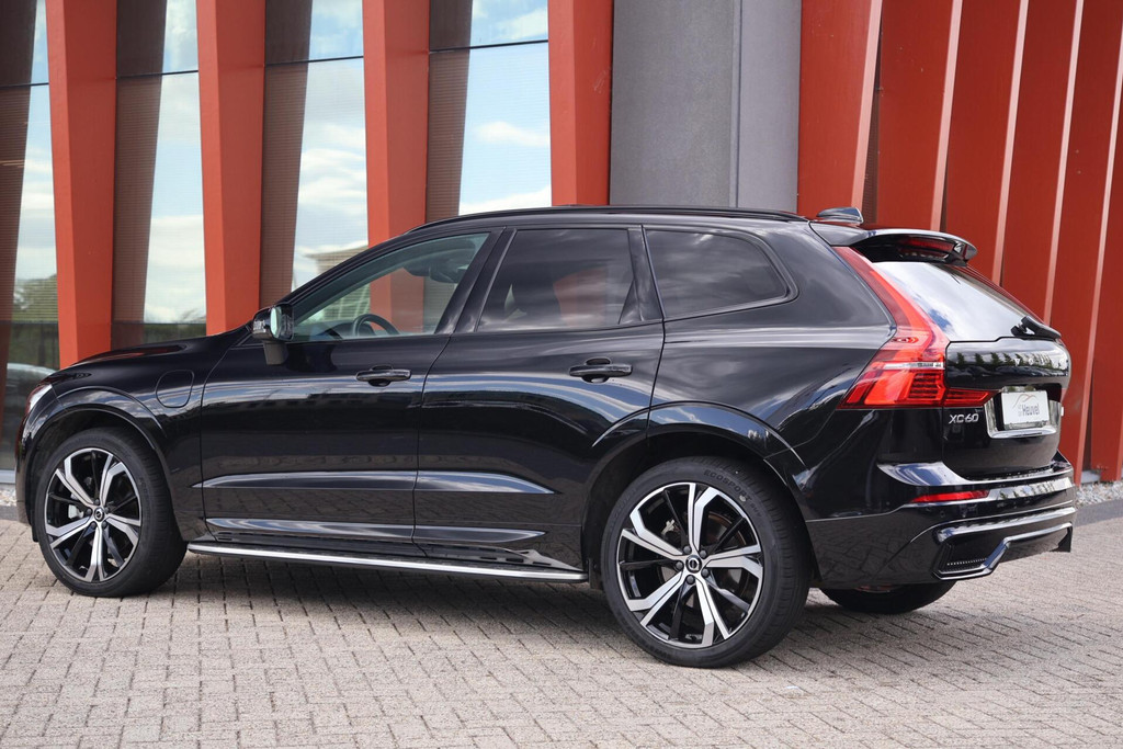 Volvo XC60 T6 Recharge AWD Plus Dark | Long Range | Stoelverwarming | Leder | Parkeercamera | Treeplanken | Pilot Assist | Keyless 55494760-2.jpg | Van den Heuvel Auto's B.V.