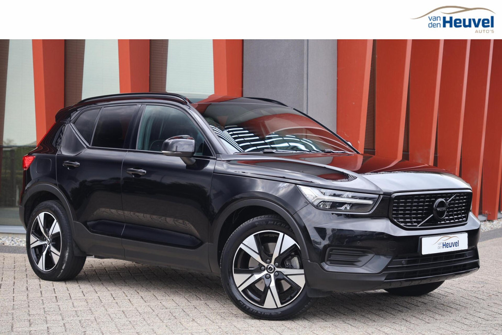 Volvo XC40 1.5 T4 Recharge R-Design | Panoramadak | Stoelverwarming | Camera | H/K | Glossy Black | Keyless 55592444-0.jpg | Van den Heuvel Auto's B.V.