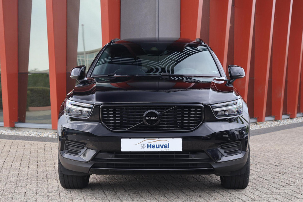 Volvo XC40 1.5 T4 Recharge R-Design | Panoramadak | Stoelverwarming | Camera | H/K | Glossy Black | Keyless 55592444-1.jpg | Van den Heuvel Auto's B.V.