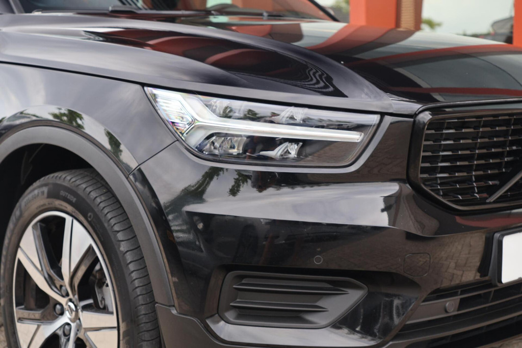 Volvo XC40 T4 Recharge R-Design | Stoelverwarming | Parkeercamera | Panoramadak | H/K | Glossy Black | Keyless 55592444-4.jpg | Van den Heuvel Auto's B.V.