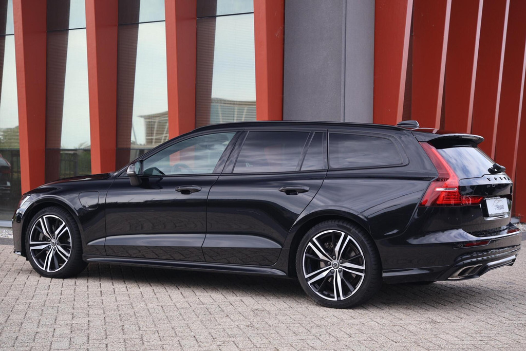 Volvo V60 T8 Recharge AWD R-Design | 360° Camera | Stoelverwarming | H/K | Pilot Assist | Glossy Black | 20 Inch 55594070-2.jpg | Van den Heuvel Auto's B.V.