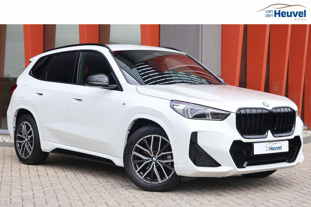 BMW X1 sDrive18i | M-Sport | Stoelverwarming | Trekhaak | Parkeercamera | Dodehoek | Lm Velgen | Mem. Stoel | 55689800-0.jpg | Van den Heuvel Auto's B.V.