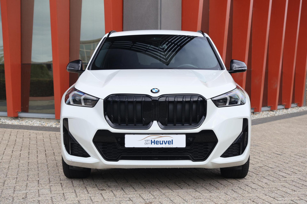 BMW X1 sDrive18i | M-Sport | Stoelverwarming | Trekhaak | Parkeercamera | Dodehoek | Lm Velgen | Mem. Stoel | 55689800-1.jpg | Van den Heuvel Auto's B.V.