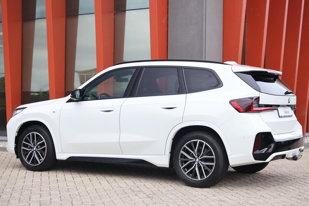 BMW X1 sDrive18i | M-Sport | Stoelverwarming | Trekhaak | Parkeercamera | Dodehoek | Lm Velgen | Mem. Stoel | 55689800-2.jpg | Van den Heuvel Auto's B.V.