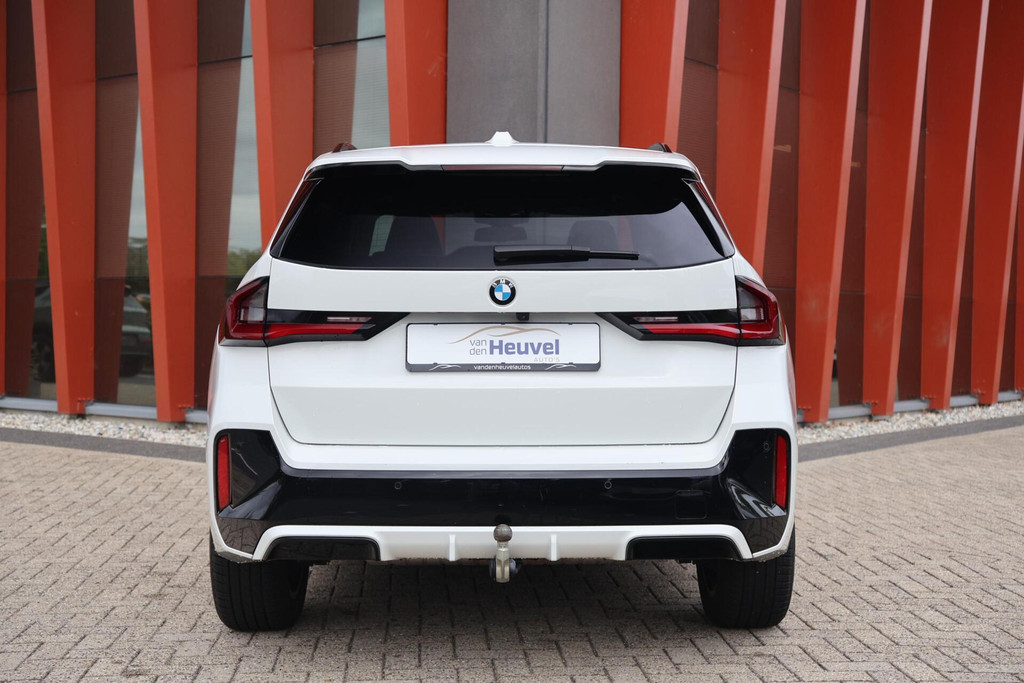 BMW X1 sDrive18i | M-Sport | Stoelverwarming | Trekhaak | Parkeercamera | Dodehoek | Lm Velgen | Mem. Stoel | 55689800-3.jpg | Van den Heuvel Auto's B.V.