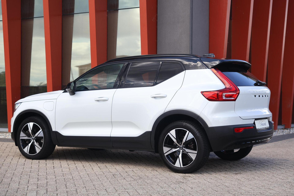 Volvo XC40 T4 Recharge R-Design | Stoelverwarming | Parkeercamera | H/K | Glossy Black | Keyless 55705617-2.jpg | Van den Heuvel Auto's B.V.
