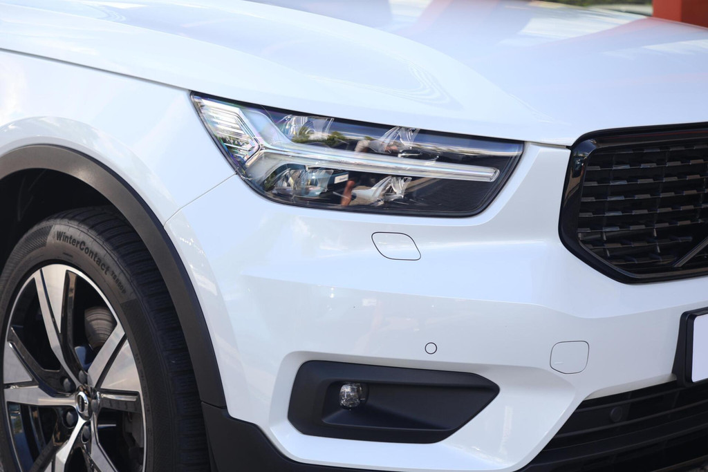 Volvo XC40 T4 Recharge R-Design | Stoelverwarming | Parkeercamera | H/K | Glossy Black | Keyless 55705617-4.jpg | Van den Heuvel Auto's B.V.