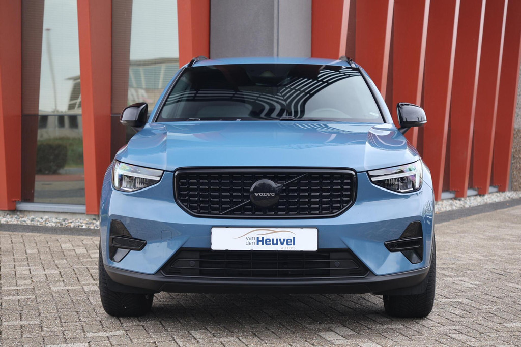 Volvo XC40 T5 Recharge Plus Dark | Stoelverwarming | Trekhaak | H/K | Parkeercamera | Glossy Black | Keyless 55913242-1.jpg | Van den Heuvel Auto's B.V.