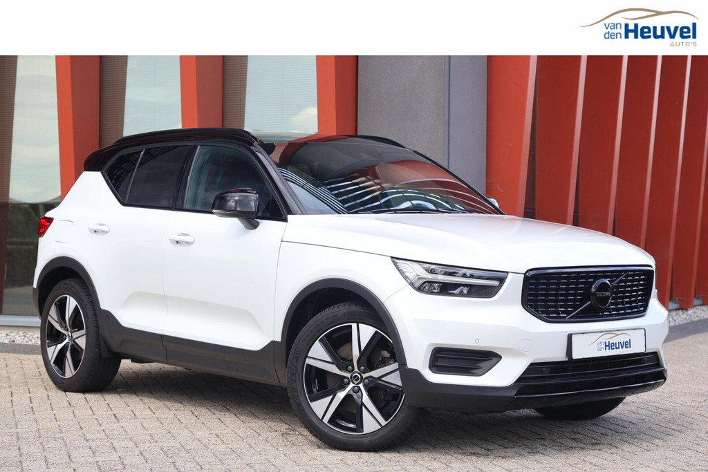 Volvo XC40 T5 Recharge R-Design | Stoelverwarming | Trekhaak | Parkeercamera | H/K | Glossy Black | Keyless 55915332-0.jpg | Van den Heuvel Auto's B.V.