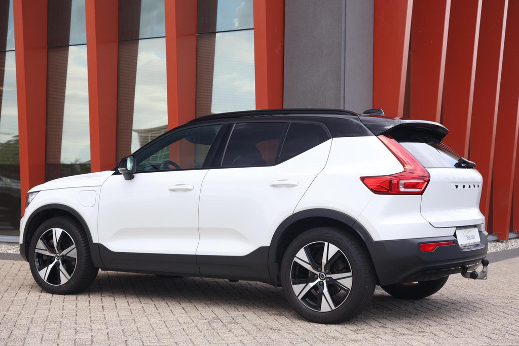 Volvo XC40 T5 Recharge R-Design | Stoelverwarming | Trekhaak | Parkeercamera | H/K | Glossy Black | Keyless 55915332-2.jpg | Van den Heuvel Auto's B.V.