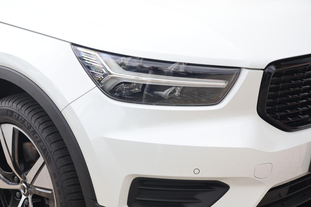 Volvo XC40 T5 Recharge R-Design | Stoelverwarming | Trekhaak | Parkeercamera | H/K | Glossy Black | Keyless 55915332-4.jpg | Van den Heuvel Auto's B.V.