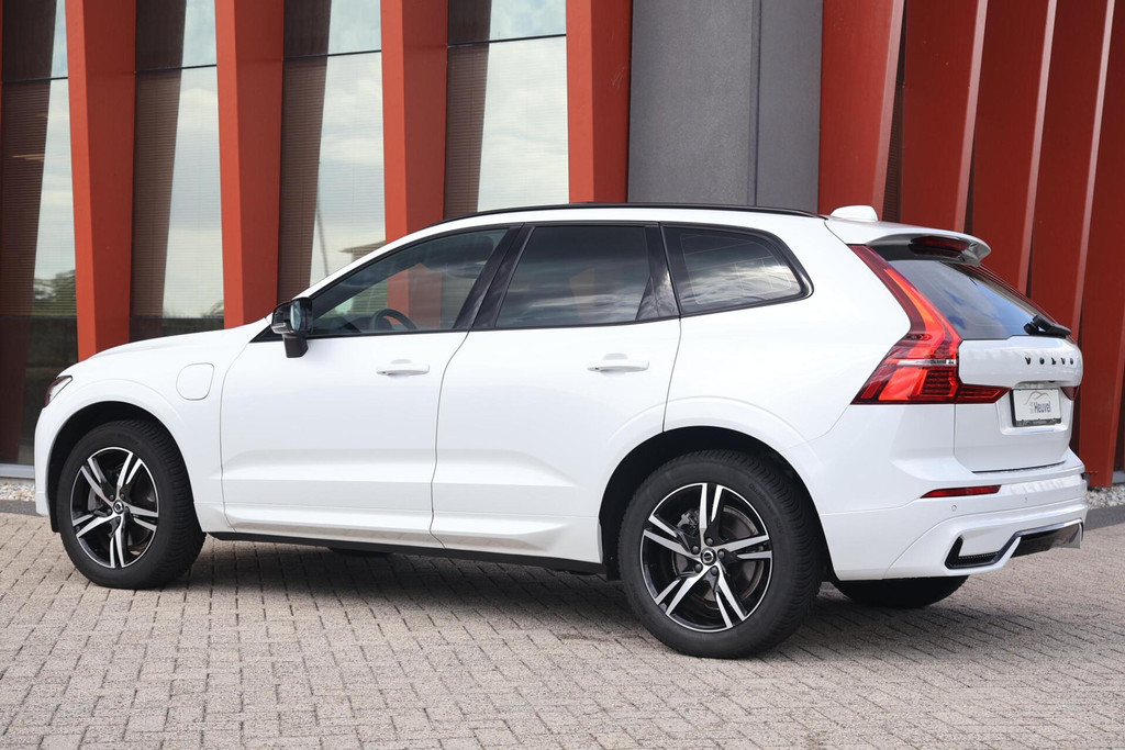 Volvo XC60 T6 Recharge AWD R-Design | Longe Range | Trekhaak | Parkeercamera | Glossy Black | Keyless 56038490-2.jpg | Van den Heuvel Auto's B.V.