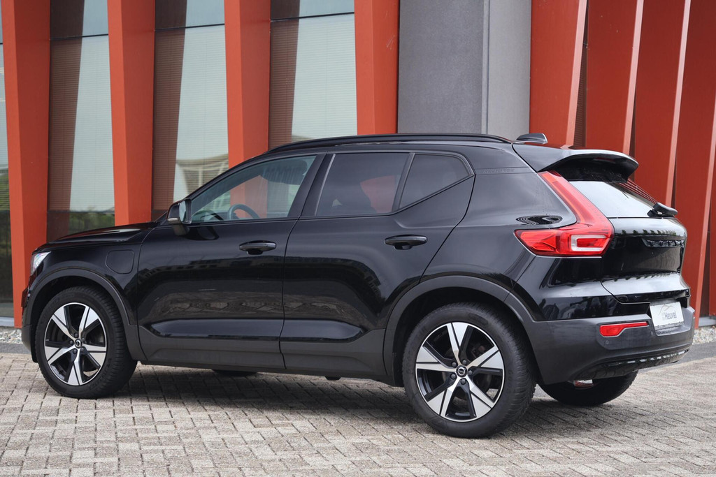 Volvo XC40 T4 Recharge R-Design | Stoelverwarming | Parkeercamera | Memory Stoel | Glossy Black | Keyless 56039888-2.jpg | Van den Heuvel Auto's B.V.