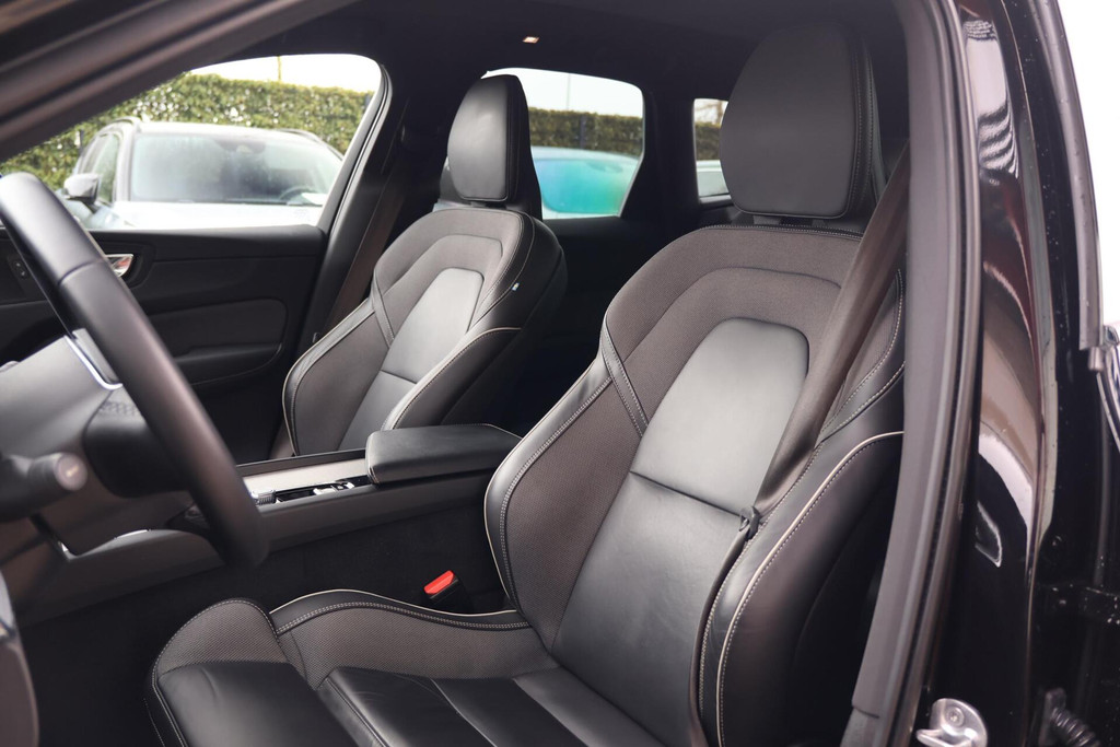 Volvo XC60 T6 Recharge AWD R-Design | Stoelverwarming | Parkeer Camera | Panoramadak | Memorystoel | Keyless 56327092-14.jpg | Van den Heuvel Auto's