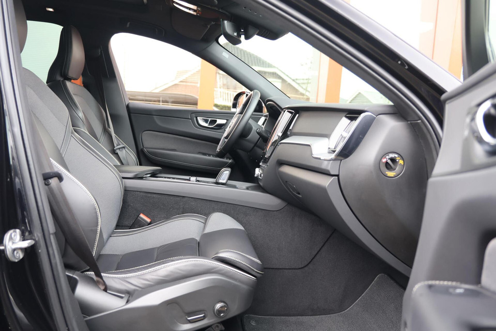 Volvo XC60 T6 Recharge AWD R-Design | Stoelverwarming | Parkeer Camera | Panoramadak | Memorystoel | Keyless 56327092-19.jpg | Van den Heuvel Auto's