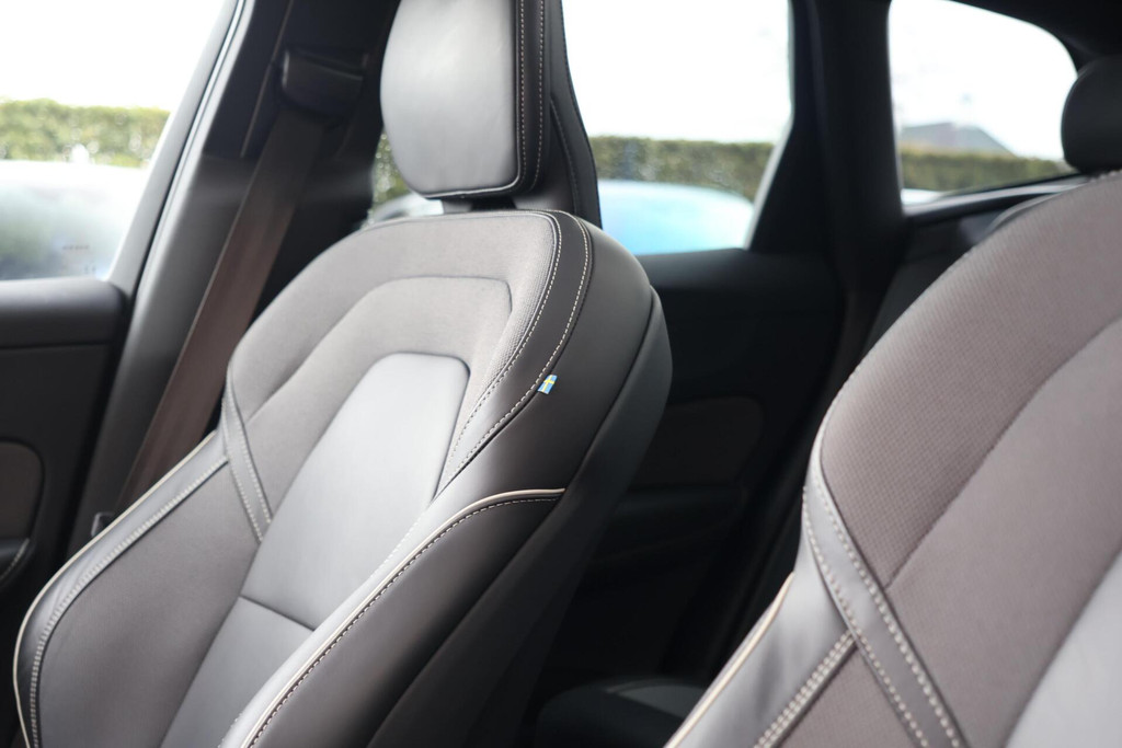 Volvo XC60 T6 Recharge AWD R-Design | Stoelverwarming | Parkeer Camera | Panoramadak | Memorystoel | Keyless 56327092-20.jpg | Van den Heuvel Auto's