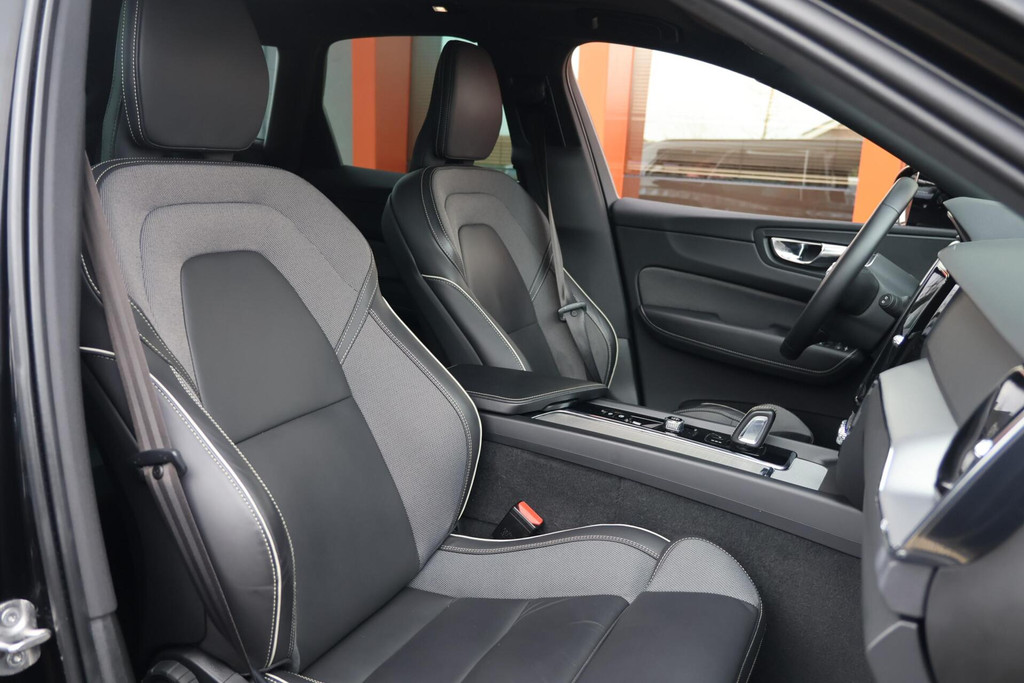 Volvo XC60 T6 Recharge AWD R-Design | Stoelverwarming | Parkeer Camera | Panoramadak | Memorystoel | Keyless 56327092-21.jpg | Van den Heuvel Auto's