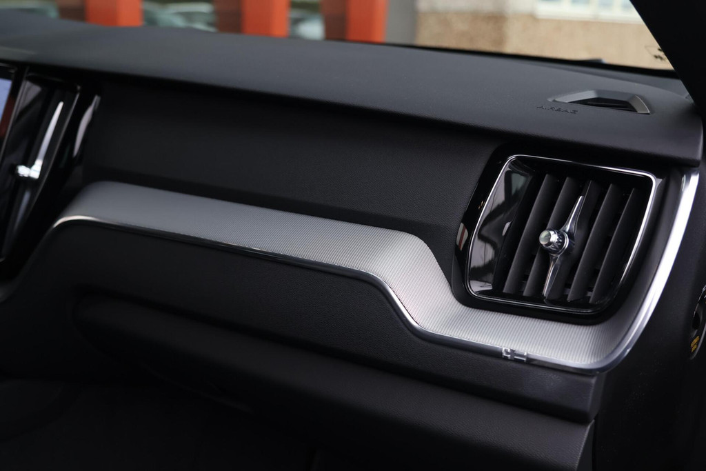Volvo XC60 T6 Recharge AWD R-Design | Stoelverwarming | Parkeer Camera | Panoramadak | Memorystoel | Keyless 56327092-22.jpg | Van den Heuvel Auto's