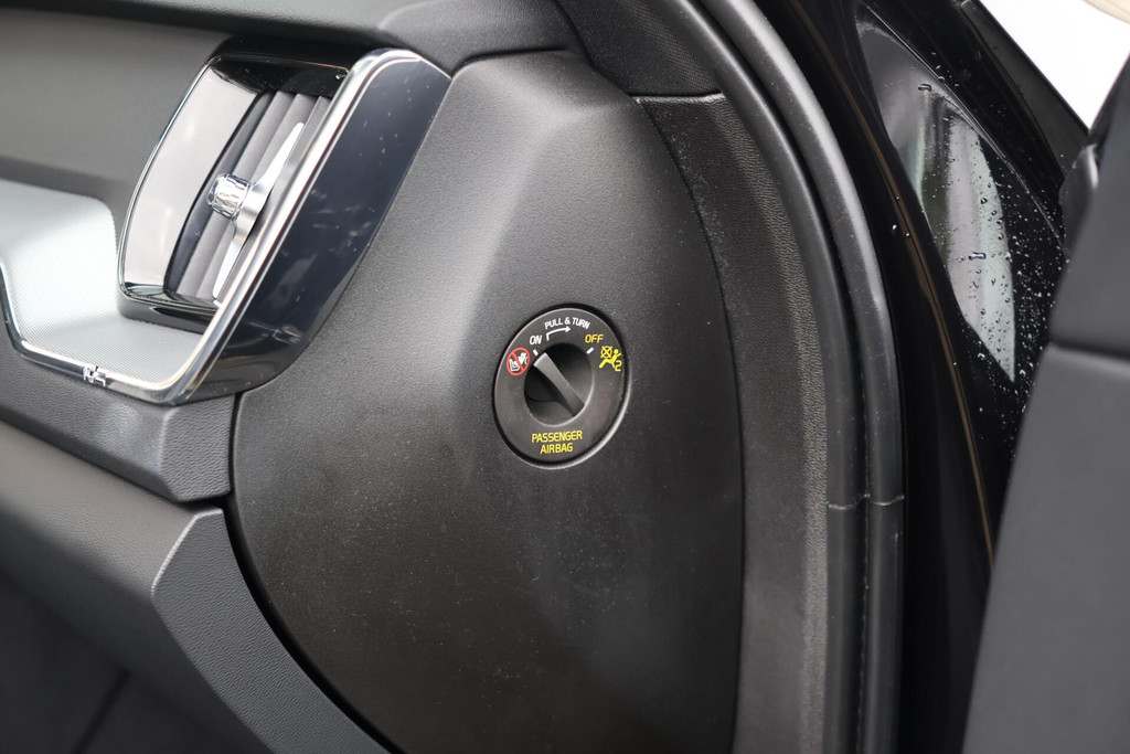 Volvo XC60 T6 Recharge AWD R-Design | Stoelverwarming | Parkeer Camera | Panoramadak | Memorystoel | Keyless 56327092-23.jpg | Van den Heuvel Auto's