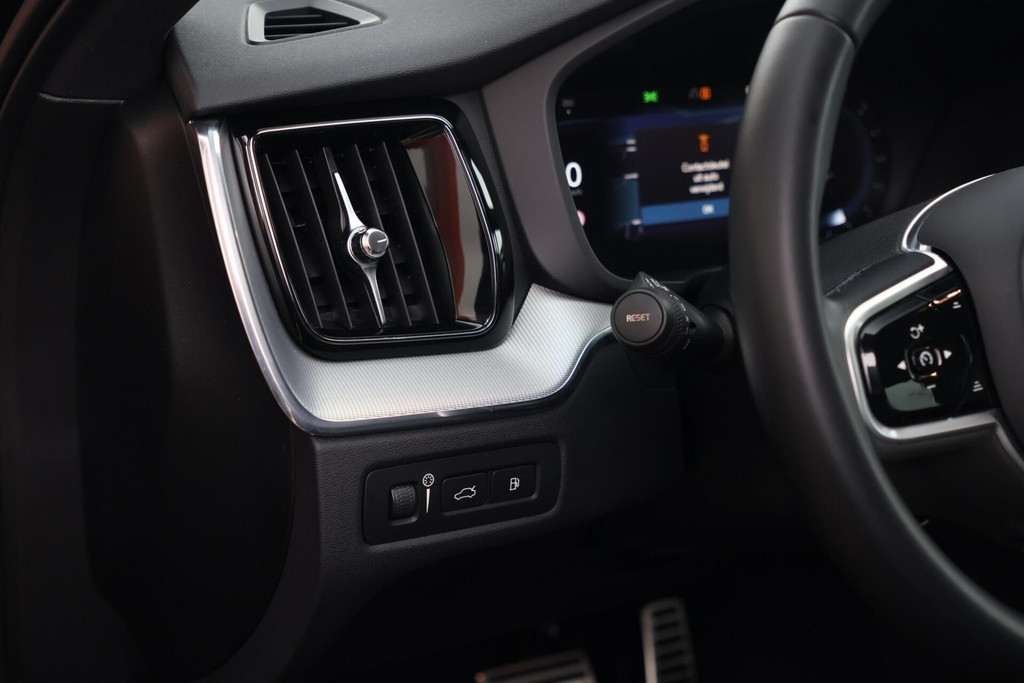 Volvo XC60 T6 Recharge AWD R-Design | Stoelverwarming | Parkeer Camera | Panoramadak | Memorystoel | Keyless 56327092-25.jpg | Van den Heuvel Auto's