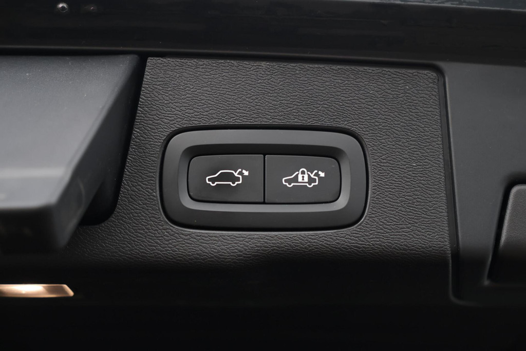 Volvo XC60 T6 Recharge AWD R-Design | Stoelverwarming | Parkeer Camera | Panoramadak | Memorystoel | Keyless 56327092-29.jpg | Van den Heuvel Auto's