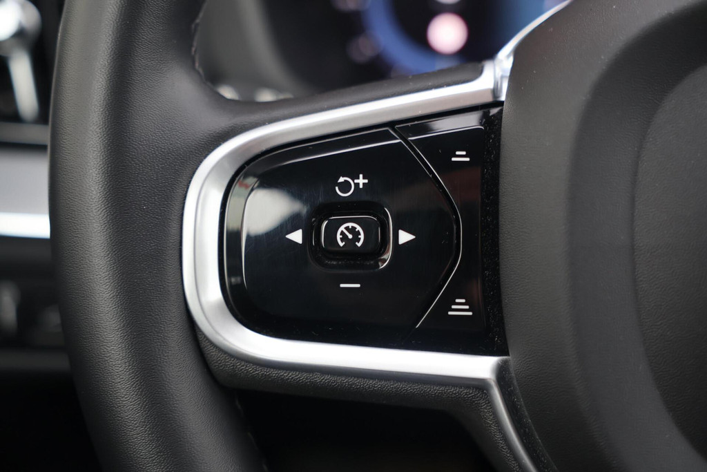 Volvo XC60 T6 Recharge AWD R-Design | Stoelverwarming | Parkeer Camera | Panoramadak | Memorystoel | Keyless 56327092-37.jpg | Van den Heuvel Auto's