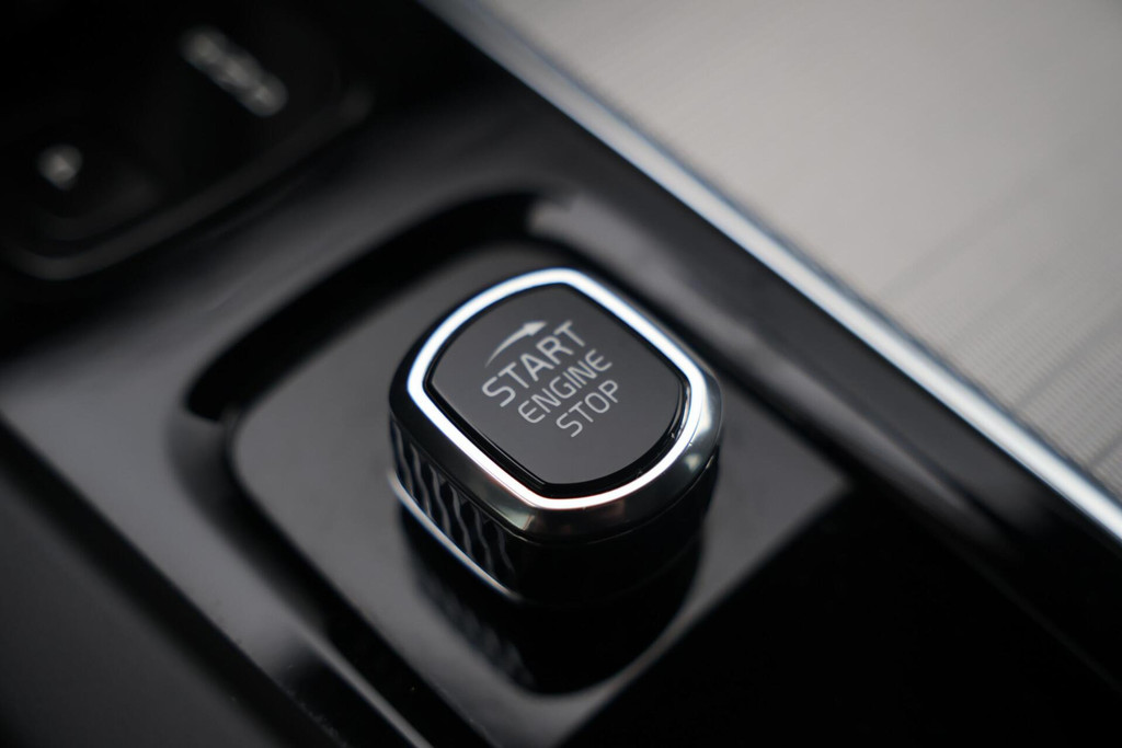 Volvo XC60 T6 Recharge AWD R-Design | Stoelverwarming | Parkeer Camera | Panoramadak | Memorystoel | Keyless 56327092-39.jpg | Van den Heuvel Auto's