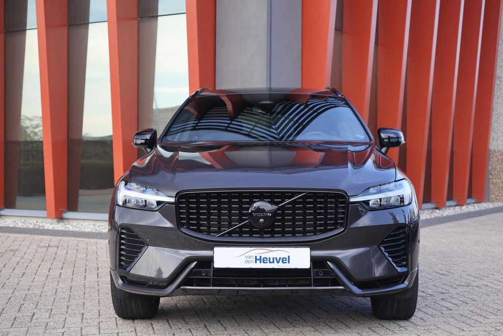 Volvo XC60 B5 R-Design | Stoelverwarming | Trekhaak | 360° Camera | Panoramadak | Pilot Assist | Memory Seats | Glossy Black | Keyless 57129618-1.jpg | Van den Heuvel Auto's B.V.