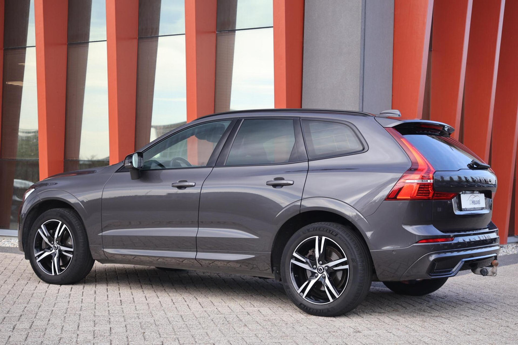 Volvo XC60 B5 R-Design | Stoelverwarming | Trekhaak | 360° Camera | Panoramadak | Pilot Assist | Memory Seats | Glossy Black | Keyless 57129618-2.jpg | Van den Heuvel Auto's B.V.
