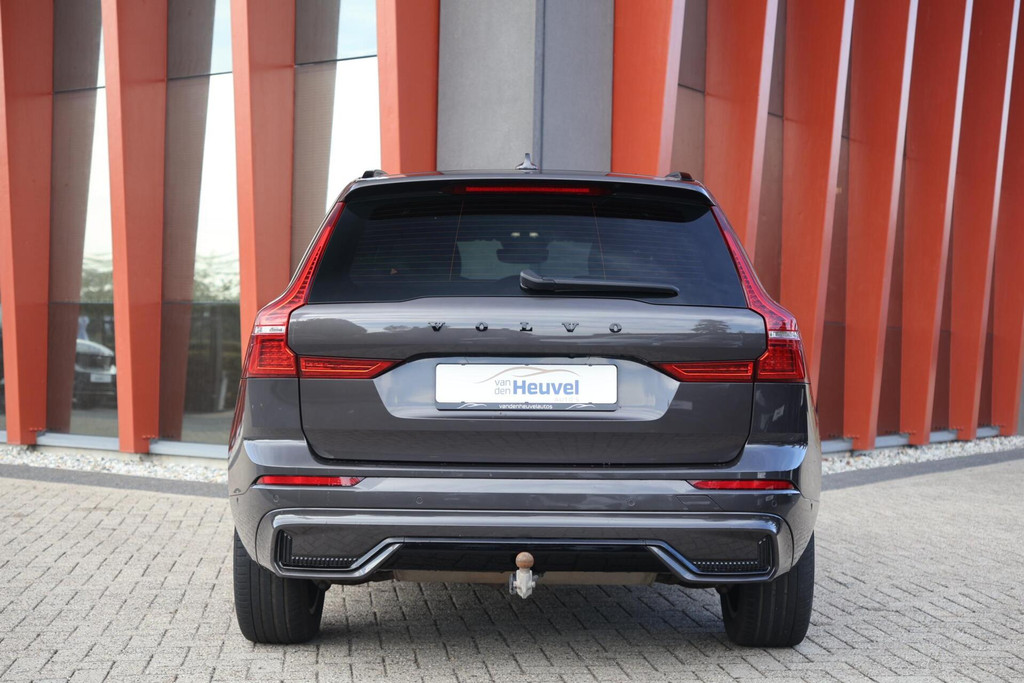 Volvo XC60 B5 R-Design | Stoelverwarming | Trekhaak | 360° Camera | Panoramadak | Pilot Assist | Memory Seats | Glossy Black | Keyless 57129618-3.jpg | Van den Heuvel Auto's B.V.