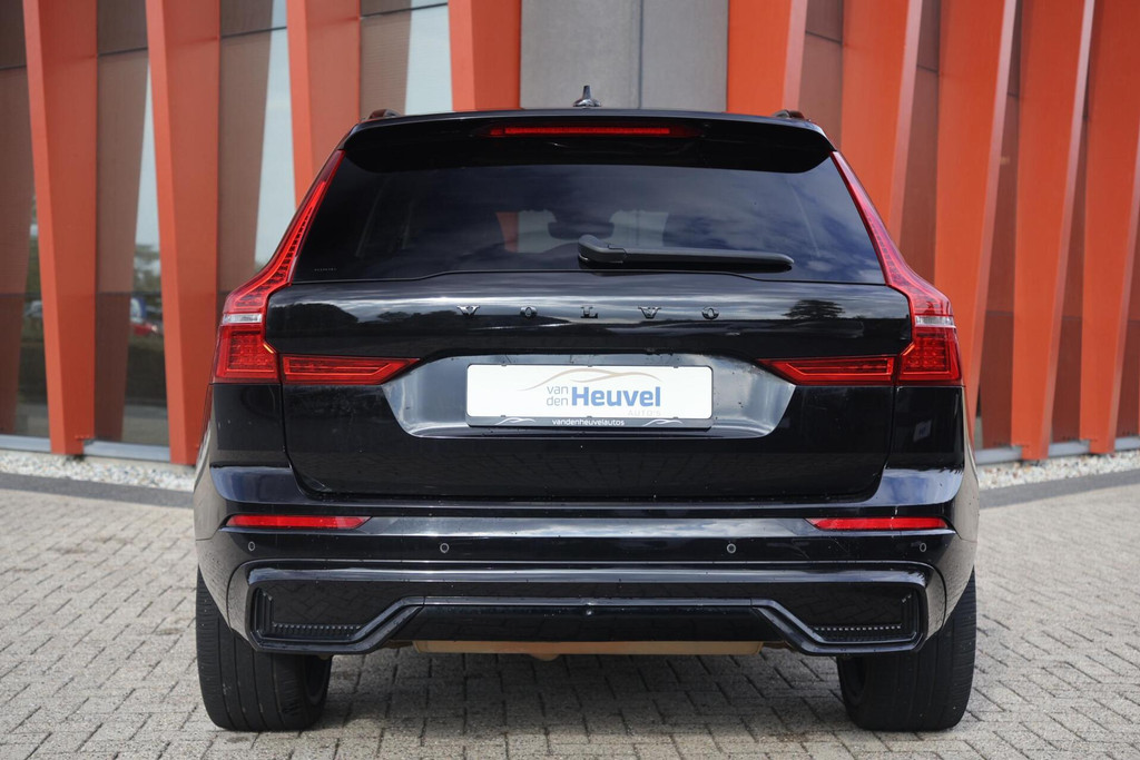Volvo XC60 T6 Recharge AWD Plus Dark | Stoelverwarming | Trekhaak | Parkeercamera | Leder | Pilot Assist | Keyless | Glossy Black 57357437-3.jpg | Van den Heuvel Auto's B.V.