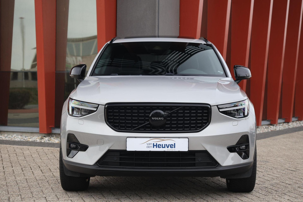 Volvo XC40 T4 Recharge Ultimate Dark | Stoelverwarming | Trekhaak | Parkeercamera | Panoramadak | H/K | BLIS | Pilot Assist | Glossy Black 57424151-1.jpg | Van den Heuvel Auto's B.V.
