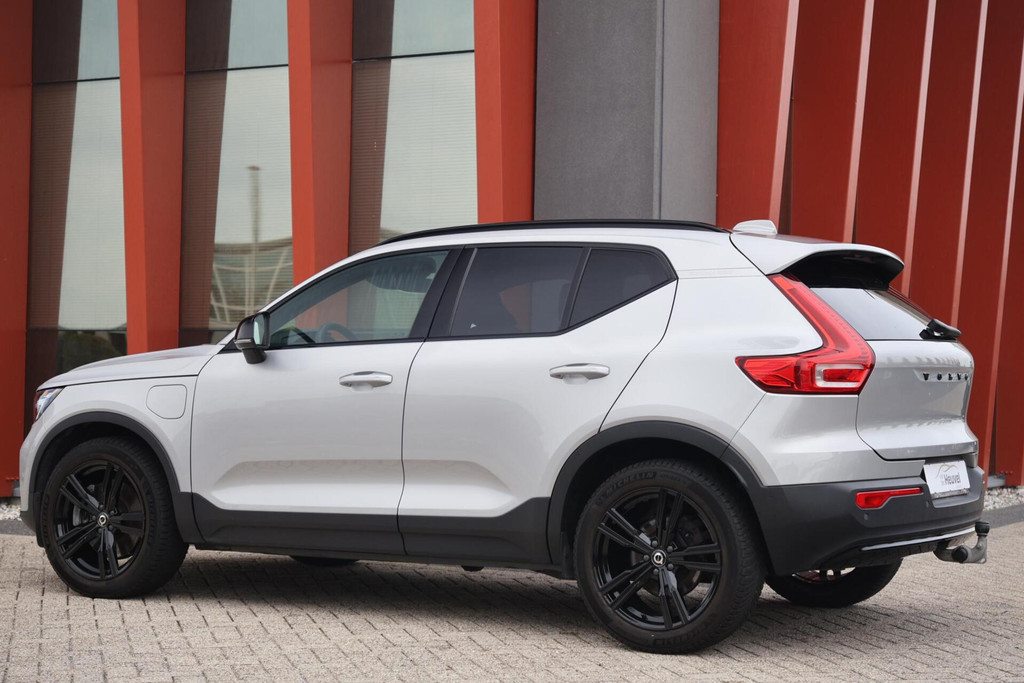 Volvo XC40 T4 Recharge Ultimate Dark | Stoelverwarming | Trekhaak | Parkeercamera | Panoramadak | H/K | BLIS | Pilot Assist | Glossy Black 57424151-2.jpg | Van den Heuvel Auto's B.V.
