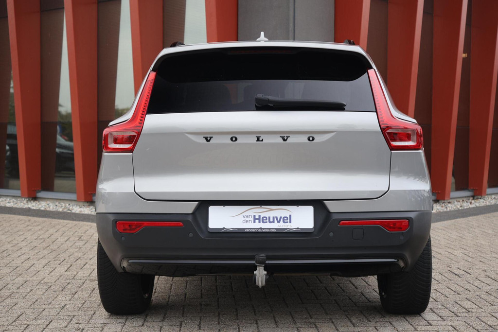 Volvo XC40 T4 Recharge Ultimate Dark | Stoelverwarming | Trekhaak | Parkeercamera | Panoramadak | H/K | BLIS | Pilot Assist | Glossy Black 57424151-3.jpg | Van den Heuvel Auto's B.V.
