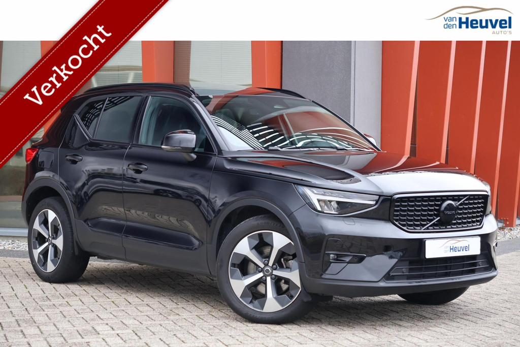 Volvo XC40 B3 Ultimate Dark | Stoelverwarming | Panoramadak | Parkeercamera | Leder | BLIS | Pilot Assist | Glossy black 49362171-0.jpg | Van den Heuvel Auto's B.V.